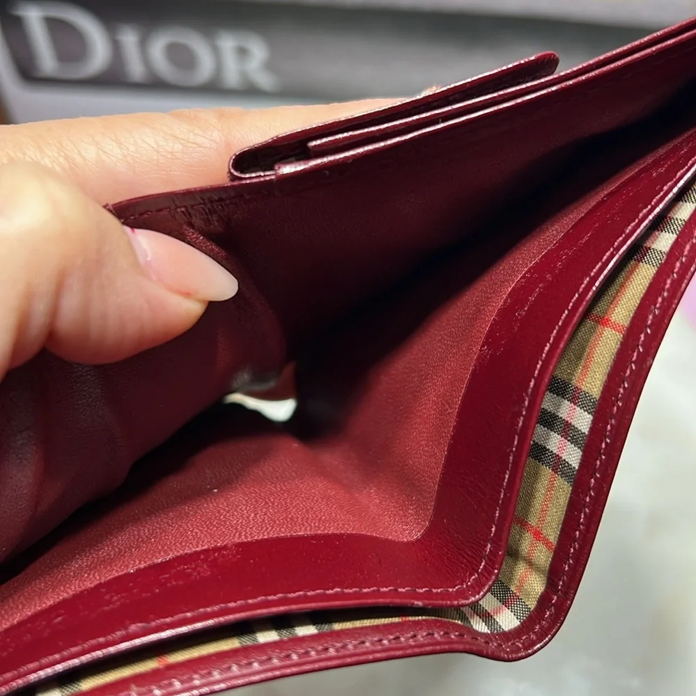 Burberry Elegant B Cut Bifold Wallet Burgundy Leather Wallet EUC